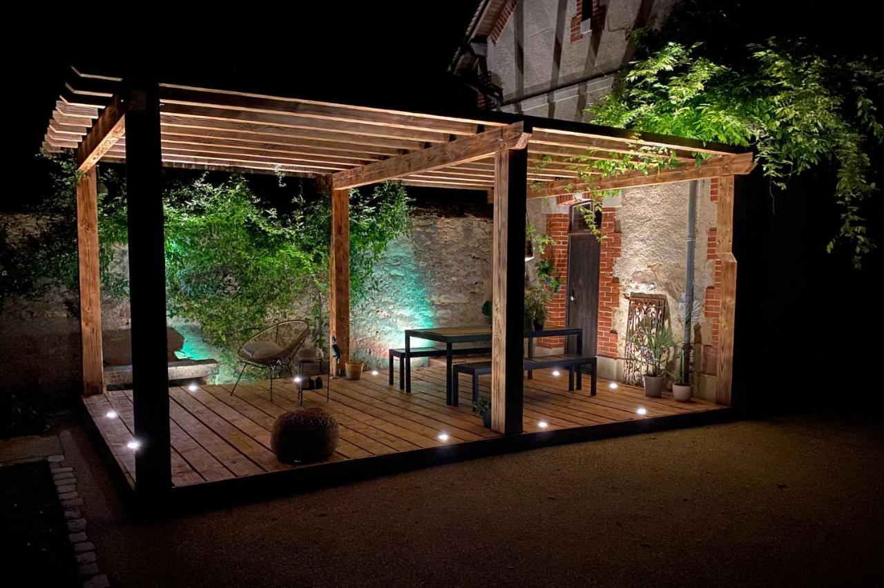 Pool House-L'Hirondelle De Sermizelles- Grand Jardin, Calme Et Nature Aux Portes Du Morvan Bagian luar foto