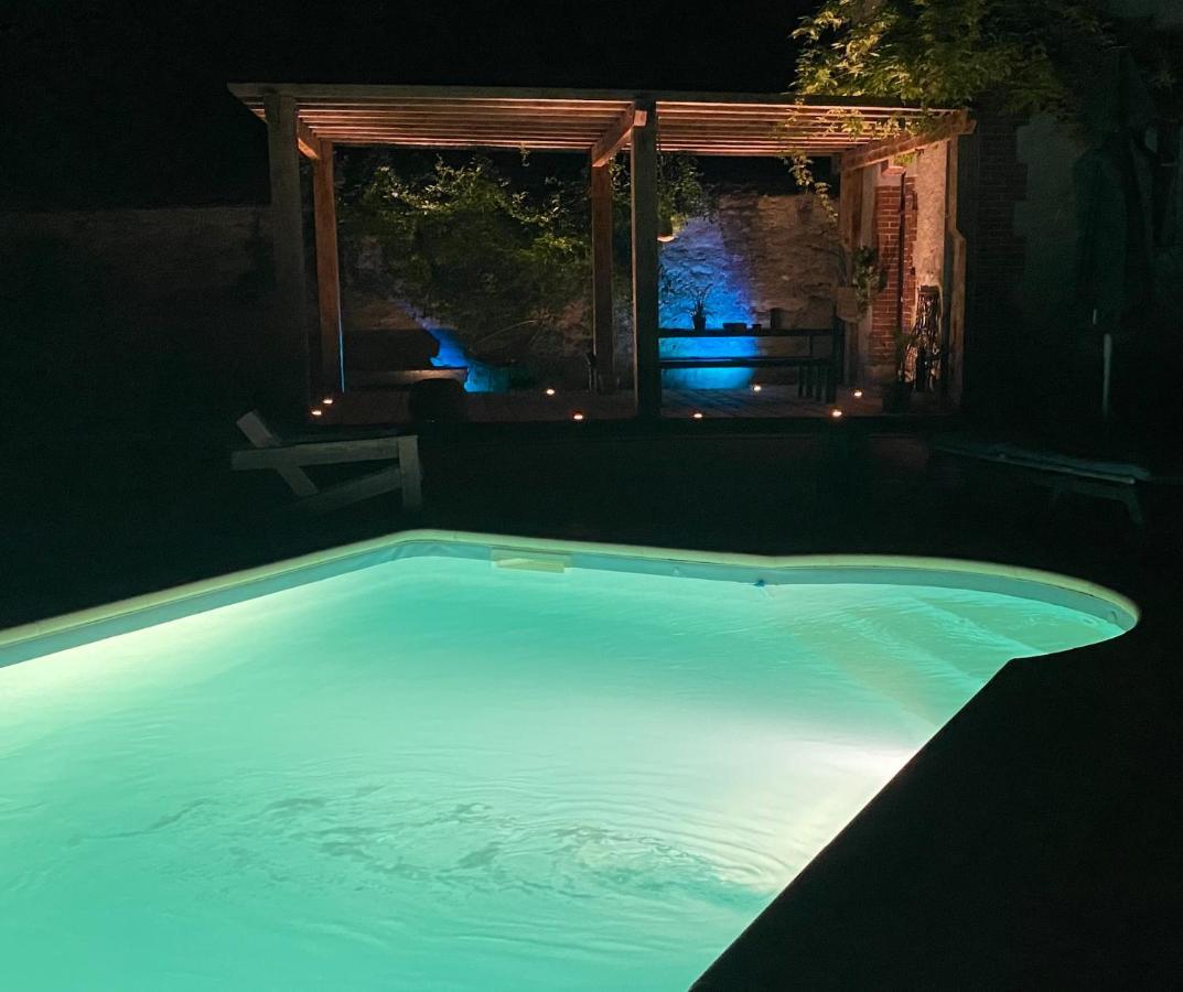 Pool House-L'Hirondelle De Sermizelles- Grand Jardin, Calme Et Nature Aux Portes Du Morvan Bagian luar foto