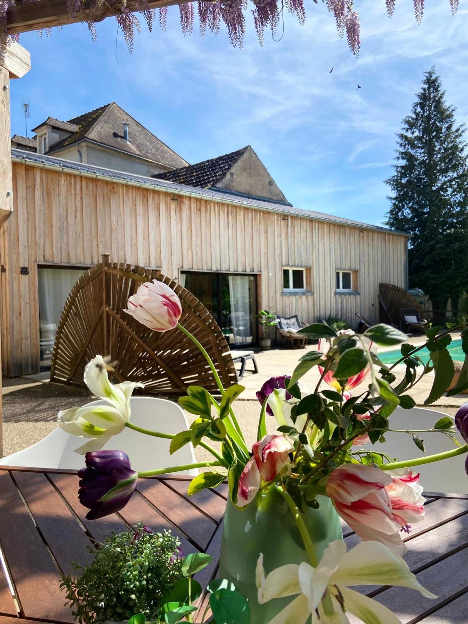 Pool House-L'Hirondelle De Sermizelles- Grand Jardin, Calme Et Nature Aux Portes Du Morvan Bagian luar foto